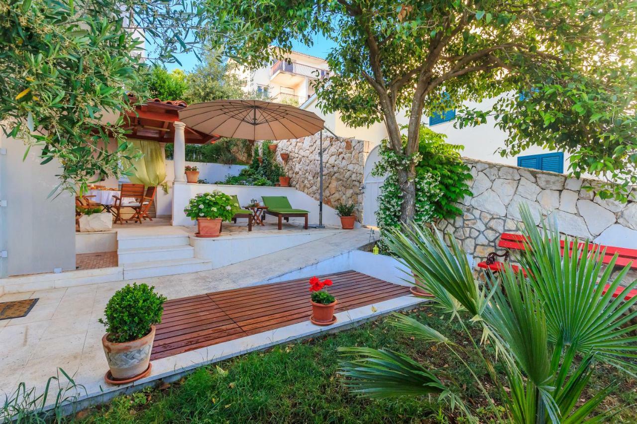 Holiday Home Lola, Sea On A Palm! Heated Pool Traù Esterno foto