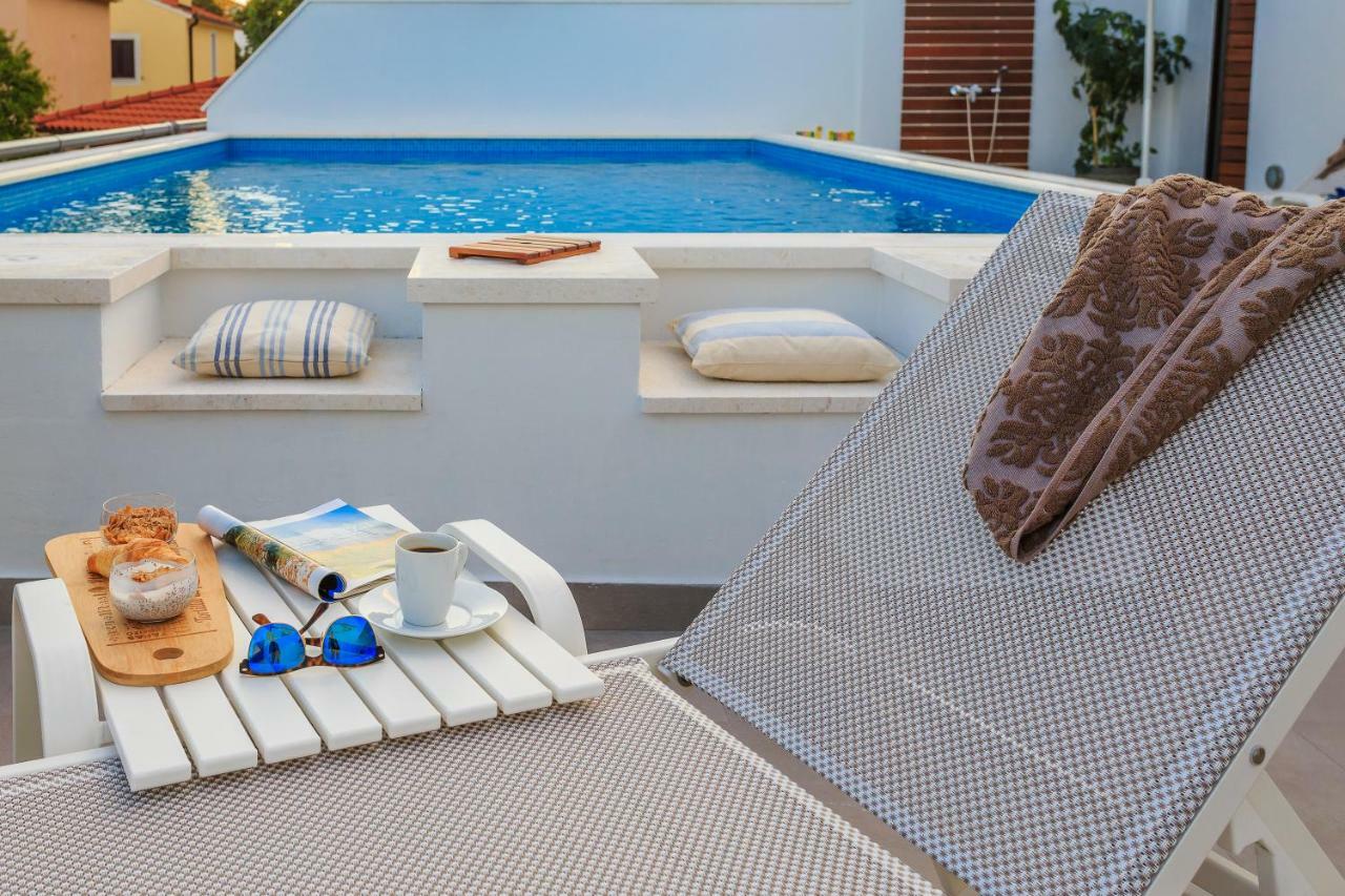 Holiday Home Lola, Sea On A Palm! Heated Pool Traù Esterno foto