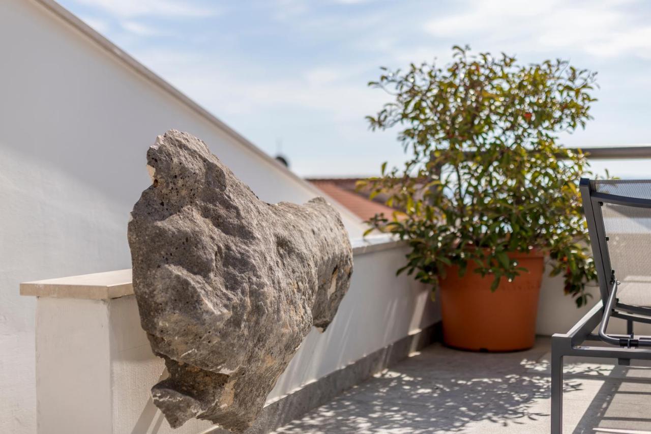 Holiday Home Lola, Sea On A Palm! Heated Pool Traù Esterno foto