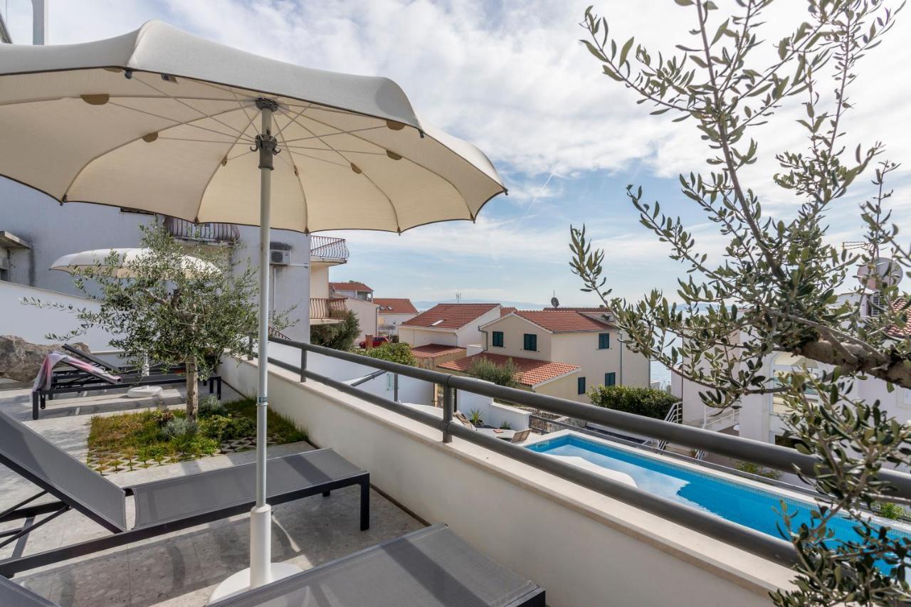 Holiday Home Lola, Sea On A Palm! Heated Pool Traù Esterno foto