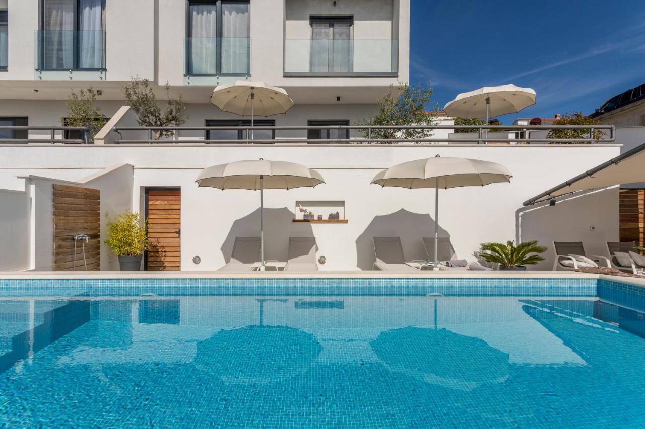 Holiday Home Lola, Sea On A Palm! Heated Pool Traù Esterno foto