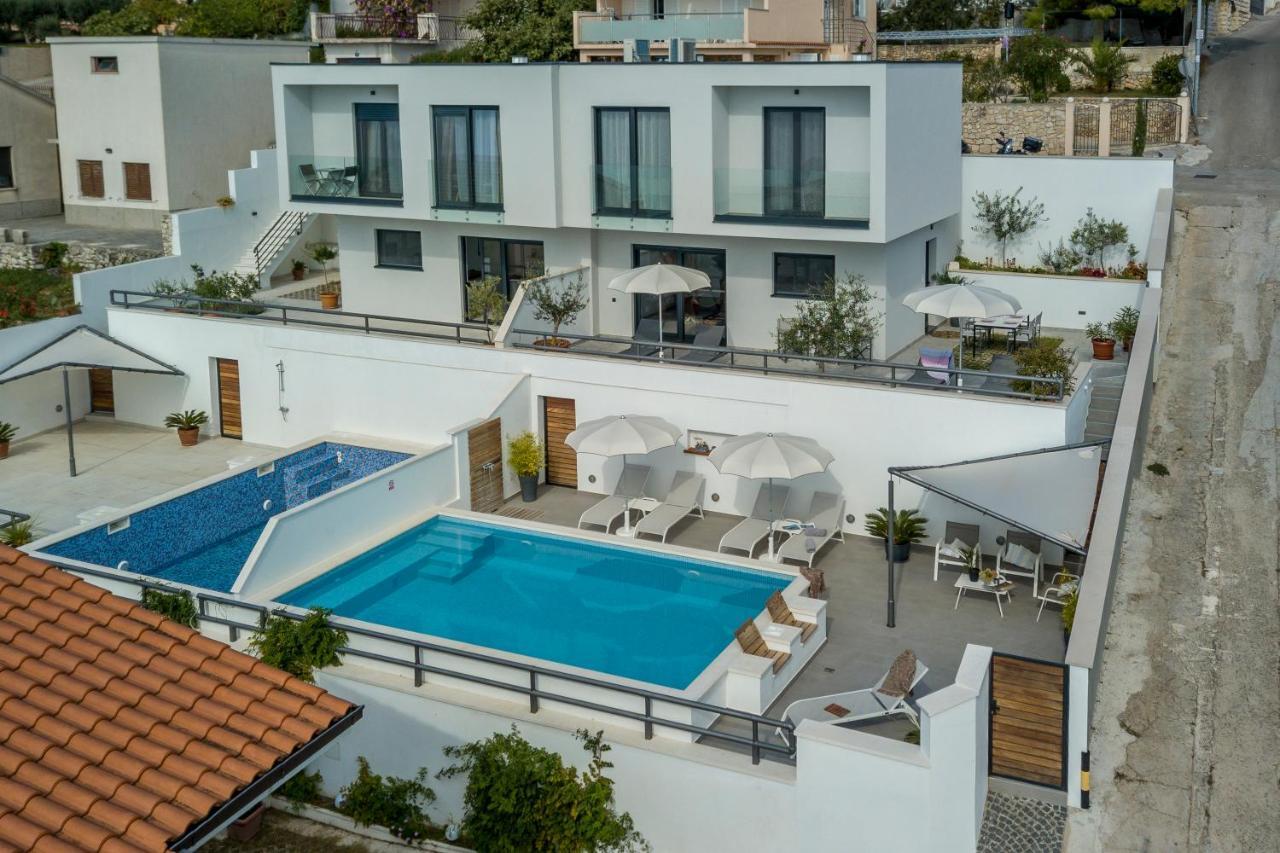 Holiday Home Lola, Sea On A Palm! Heated Pool Traù Esterno foto